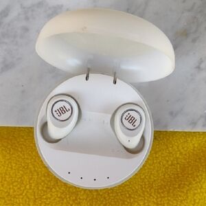 JBL FreeX White Wireless Earbuds NWOT